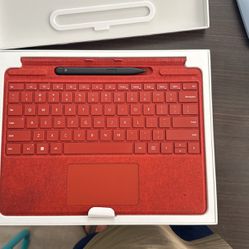 Microsoft Surface Pro Signature Keyboard and Penc