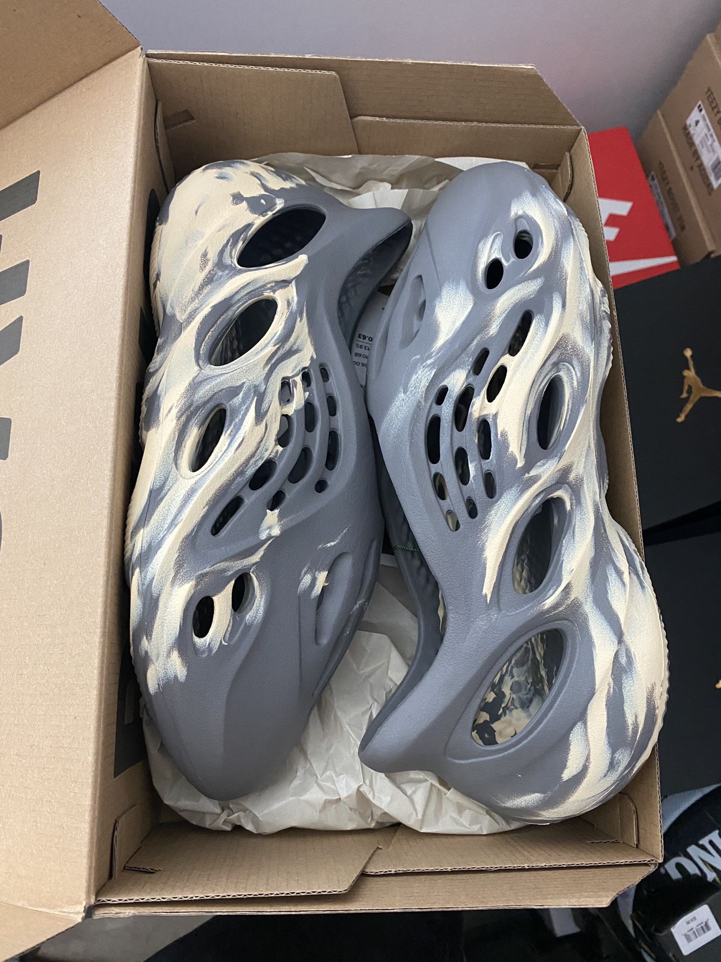 Yeezy MXT Moon Gray Foam RNNR’s Adidas Yeezy Foam RNNR - MXT Moon Gray | Points Streetwear  main image 2