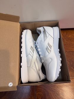 New Reebok shoes $40