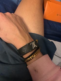 Comes with original box, transportation bag, and purchase bag bracelet included