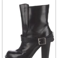 ~Women’s Authentic Chlóe Moto Ankle Boots. Size 8 Black 