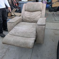 ELECTRIC REMOTE LIFT CHAIR/RECLYNER