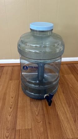 5 gallon plastic beverage dispenser excellent condition 5 gallon plastic beverage dispenser excellent condition