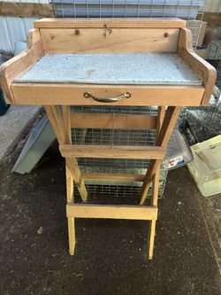 Rabbit Wooden Grooming Stand
