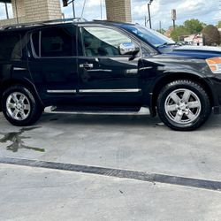 Nissan Armada Platinum 2011