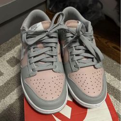 Nike Dunks Sz 6.5 women ( pink oxford )