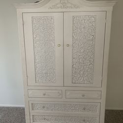 Armoire (antique)