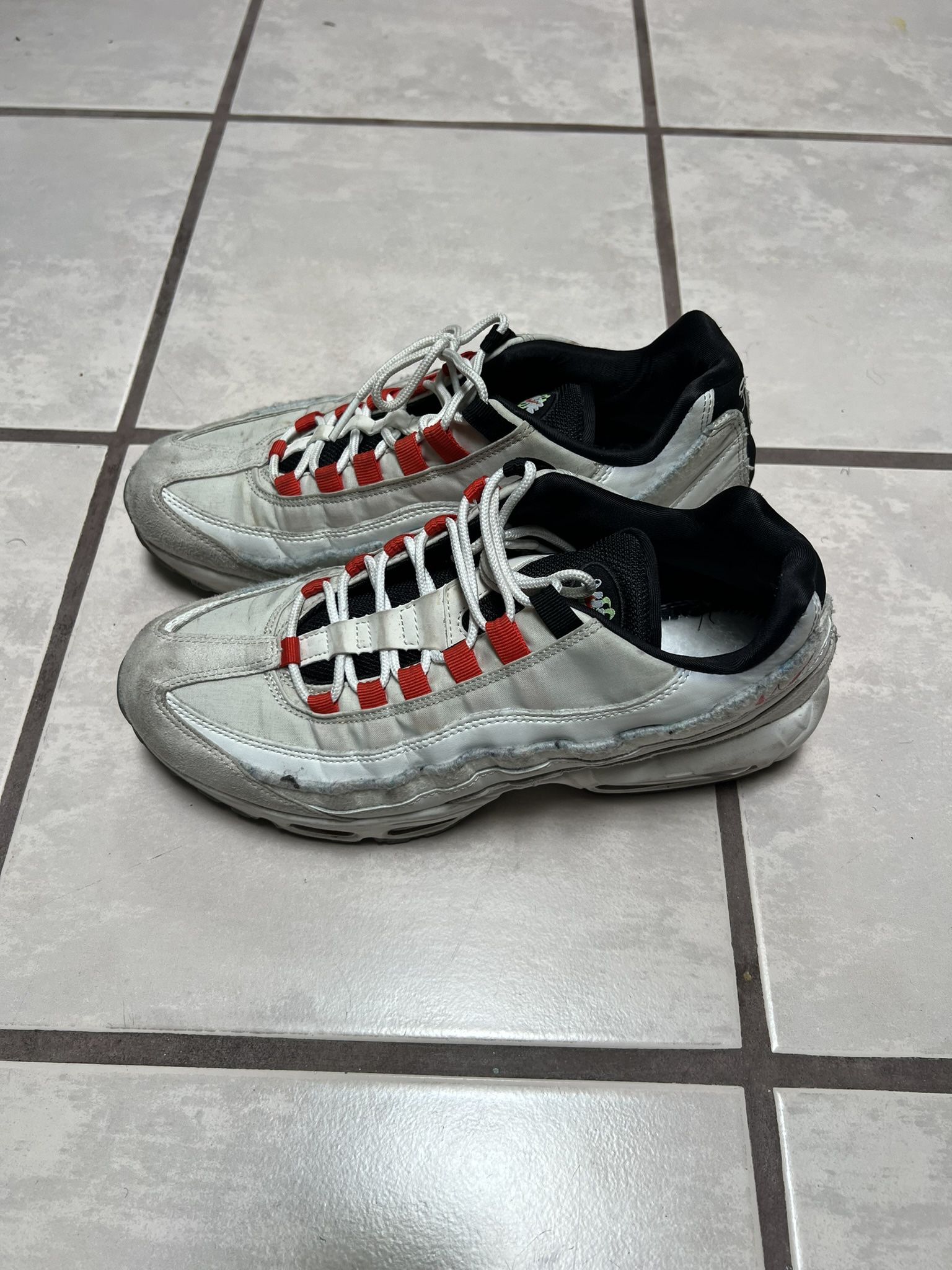 Nike Air Max 95 White & Red Size 9 $20