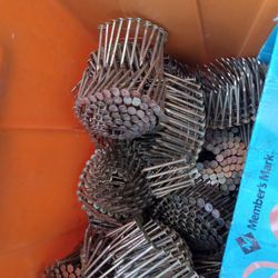 New Theres Bunch Of Rolls Construction nails.rollis De Clavos Nuebos 