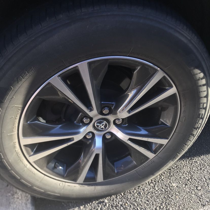 2019 Toyota Highlander XLE 18” Wheels