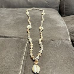 Long Shell Necklace With Pendant 