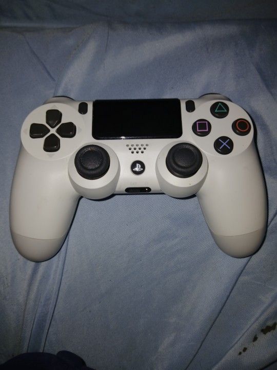 NEW PS4 CONTROLLER