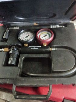 Snap-on cylinder leak down tester