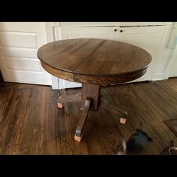 Small Round Kitchen Table (no leaf)