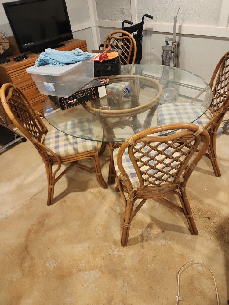 48-in Round Dinette Set Made Of Rattan