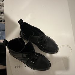 Combat boot in size 8 from Buckle