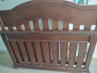 Convertible crib