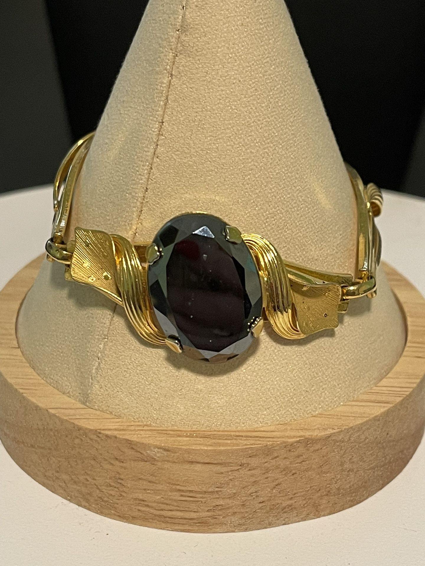 Vintage 1990’s Gold Filled Bezel Set Hematite Wire Wrapped Link Bracelet