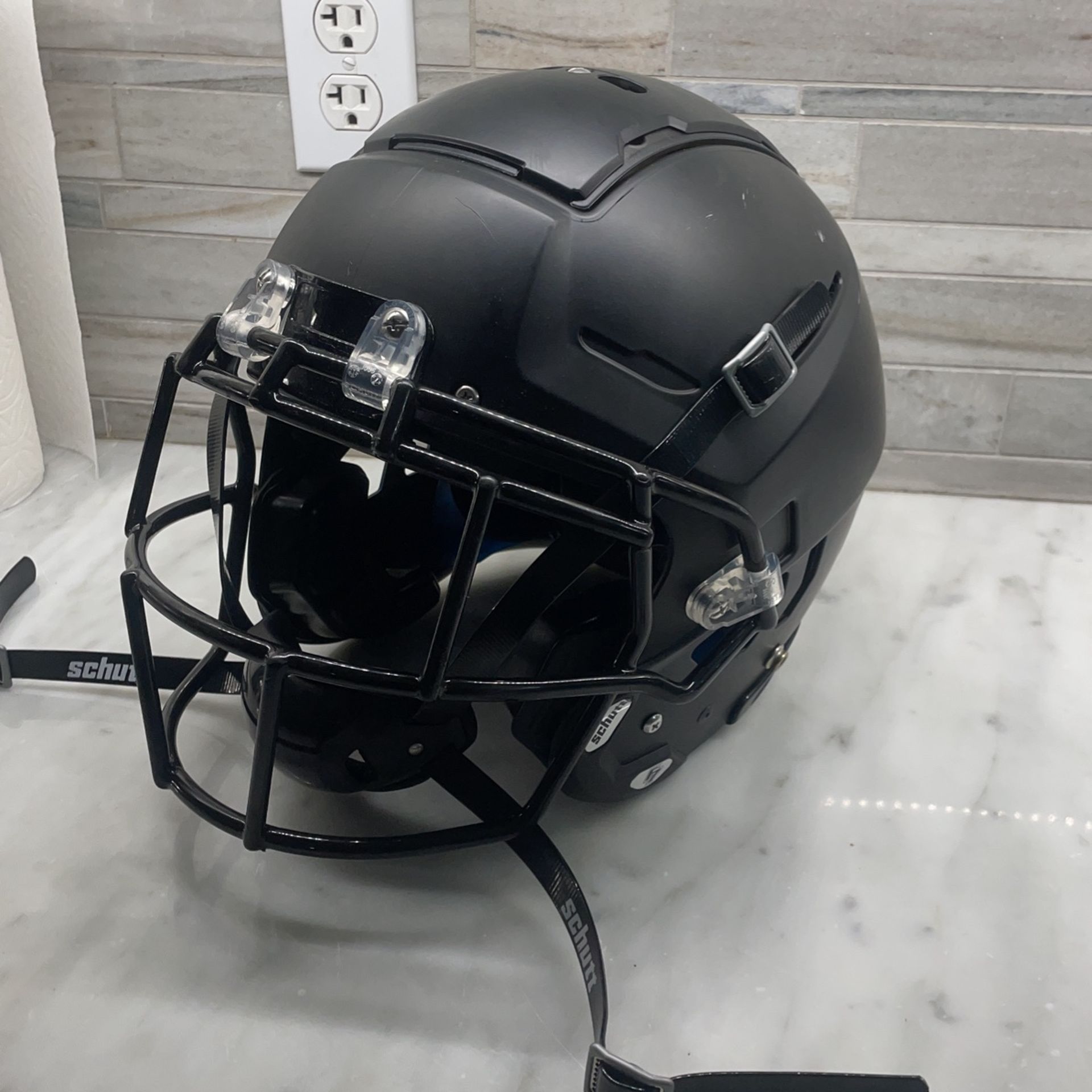 Schutt F7 VTD Football Helmet for Sale in Orange, CA - OfferUp Schutt F7 VTD Football Helmet for Sale in Orange, CA - OfferUp