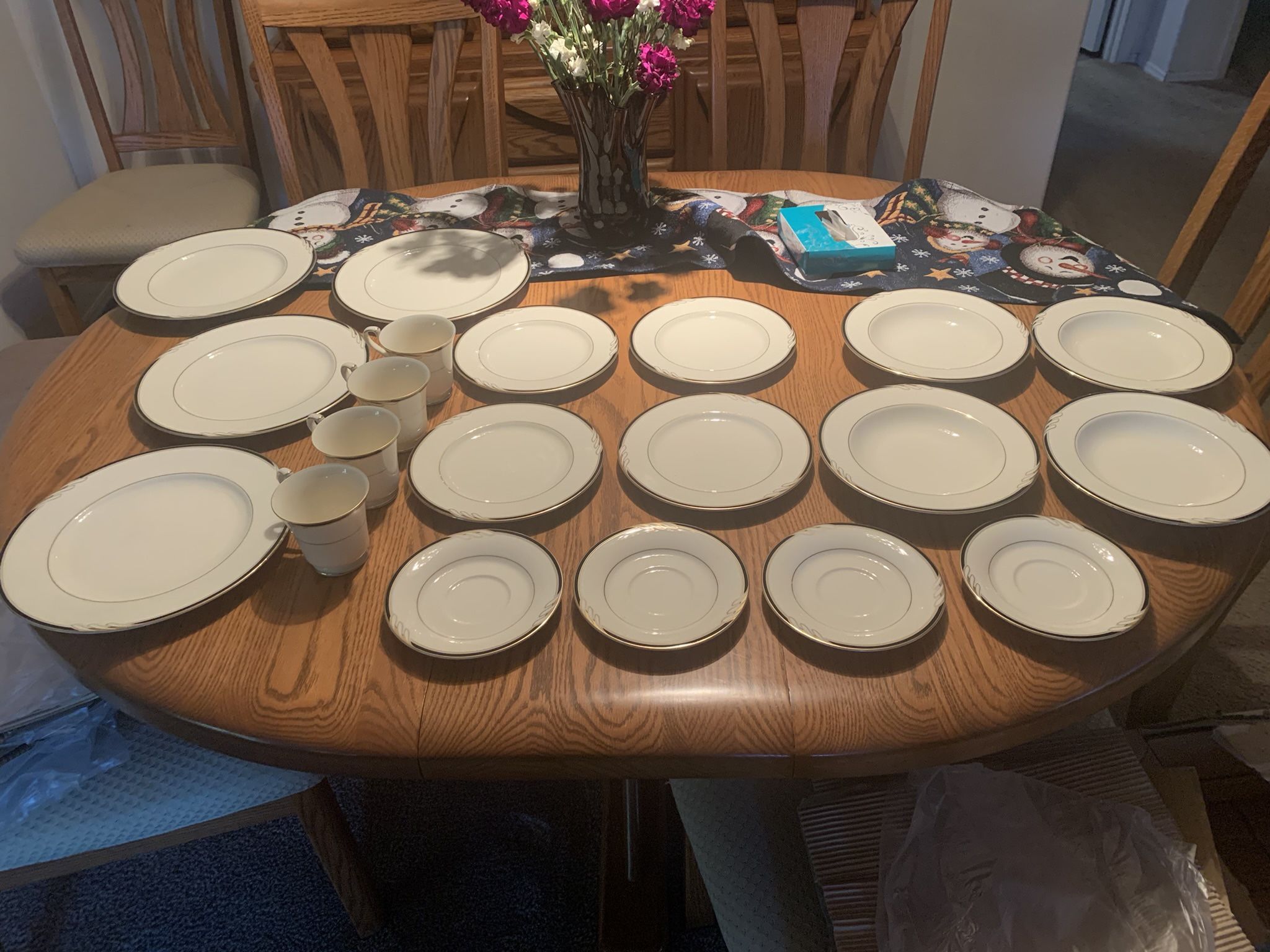 Oscar De La Renta Dishware