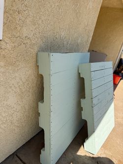 Painted closed pallets
