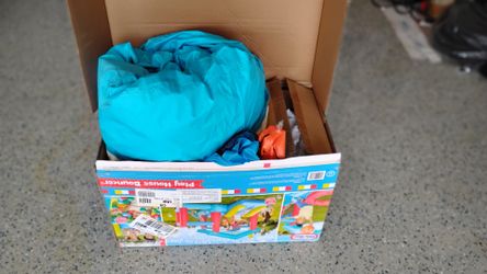 Like new Little tikes bouncy castle