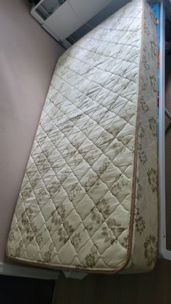 Twin mattress (pick up only)