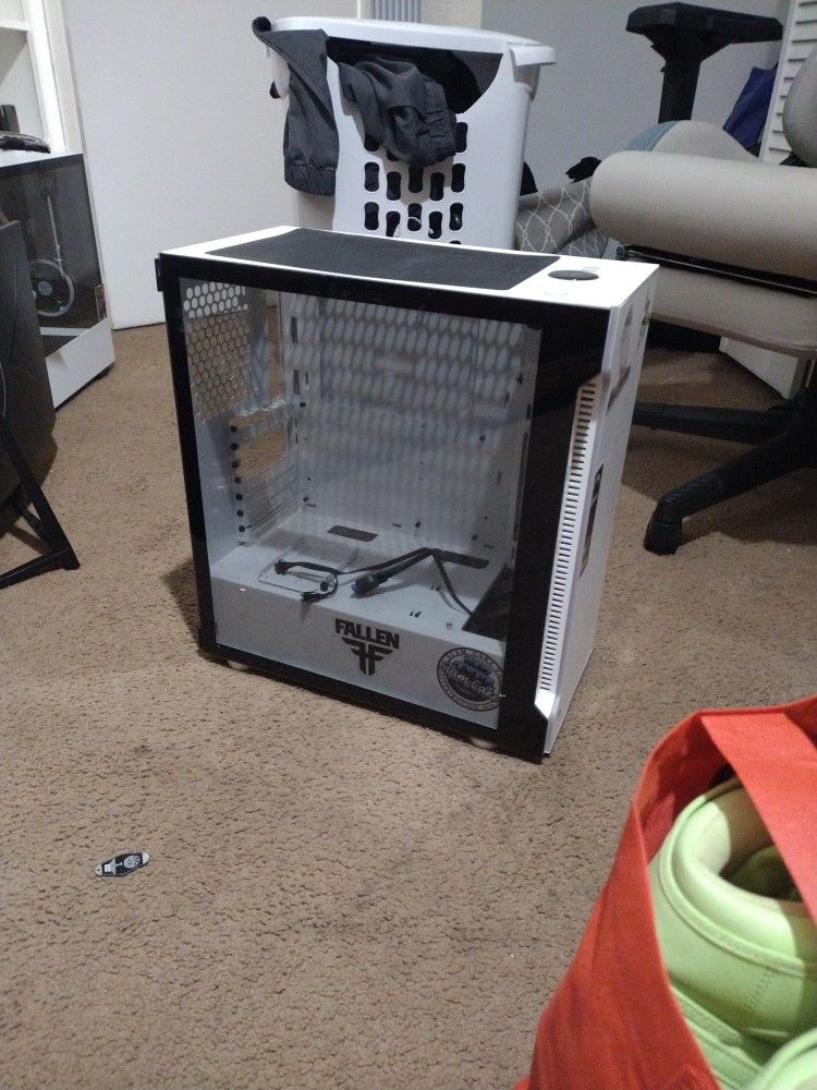 Thermaltake H200 Mid-tower White for Sale in San Antonio, TX - OfferUp