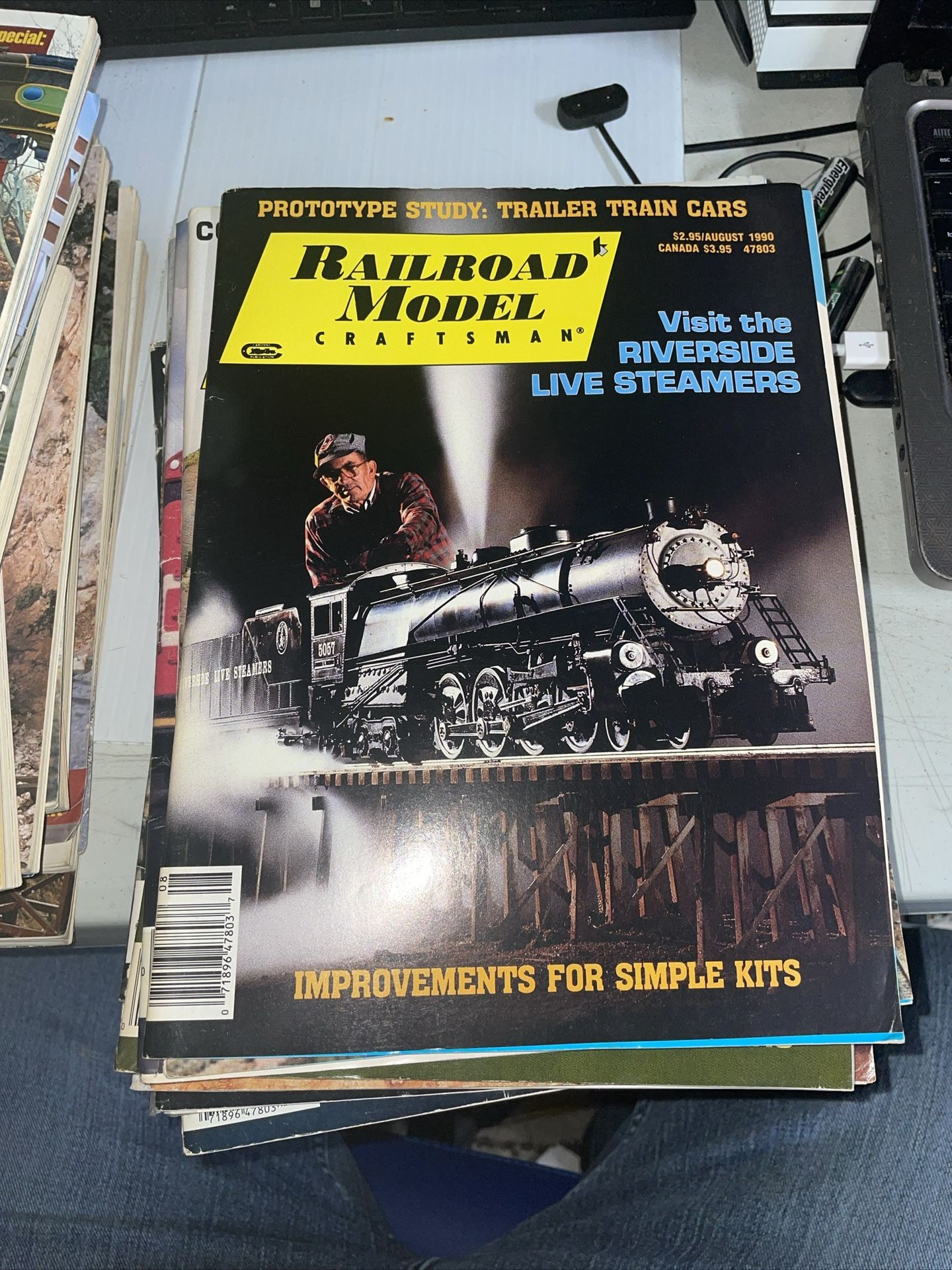 Railroad Model Craftsman Magazine 1990 August Trailer train cars Improvements