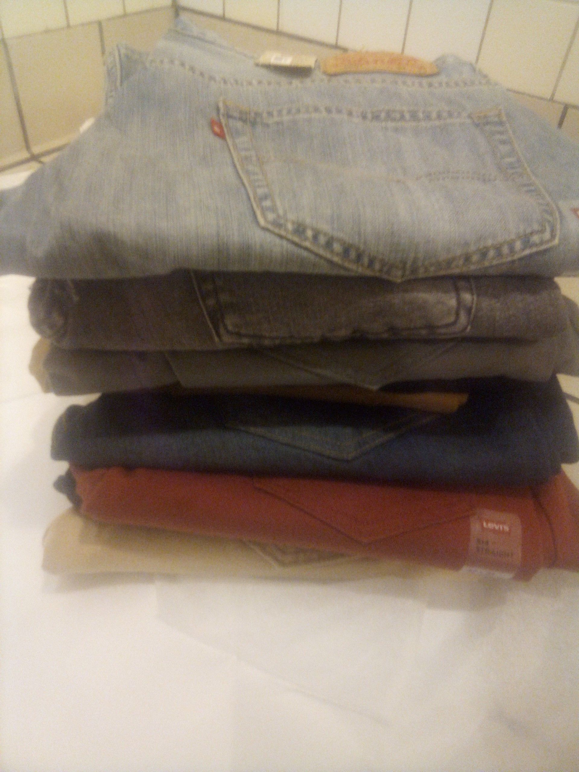 10 PAIRS OF LEVIS FOR 100