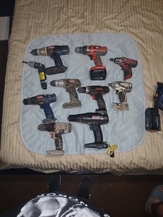 Assorted Drills NO BATTERIES