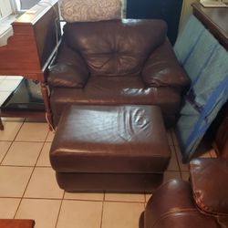 Big Chair With Foot Rest