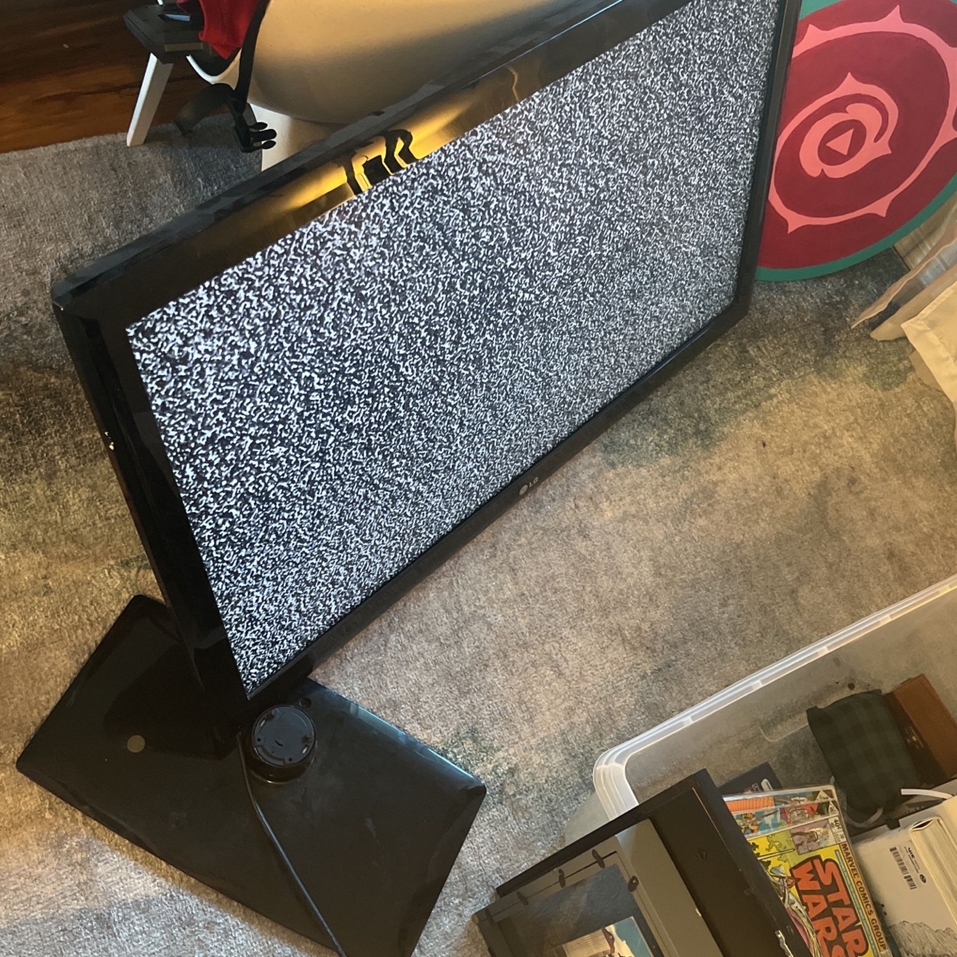 42 inch Flatscreen LG TV plus wall mount for Sale in Seattle, WA OfferUp