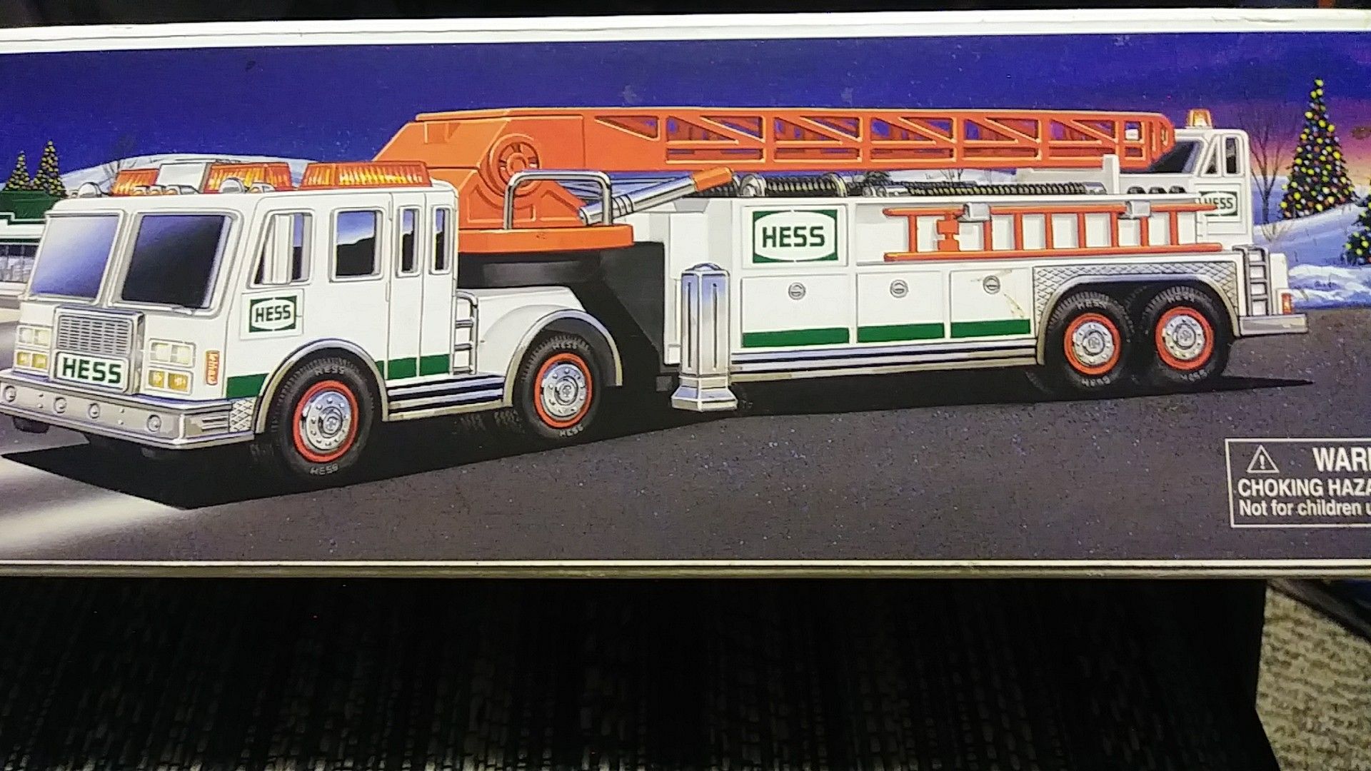 2000 Hess FireTruck New inboxToy Truck lights sirens- working ladders and horns lights