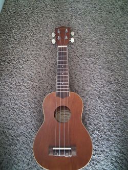 Mitchell Ukulele