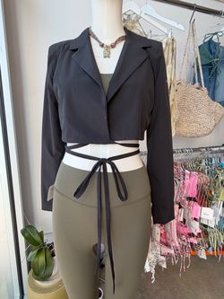 Alo Yoga Cropped Status Blazer – Black