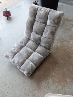 Gray Tufted Floor Lounge Chair – Comfortable & Clean