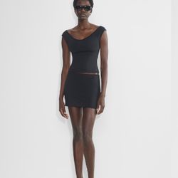 Aritzia Black Contour Skirt