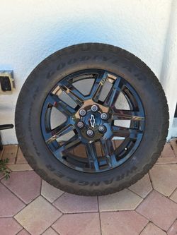 Chevy Silverado 20x9 OEM Wheels and tires