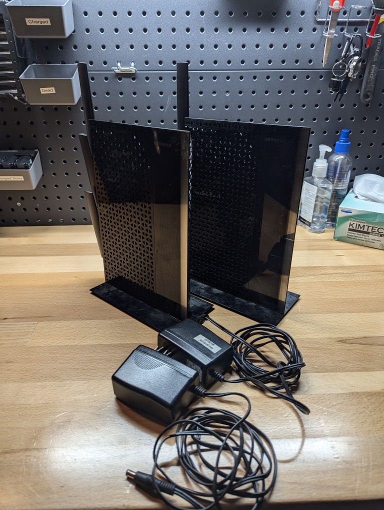 2 Netgear Wifi Extenders