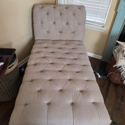 Haverty's Chaise