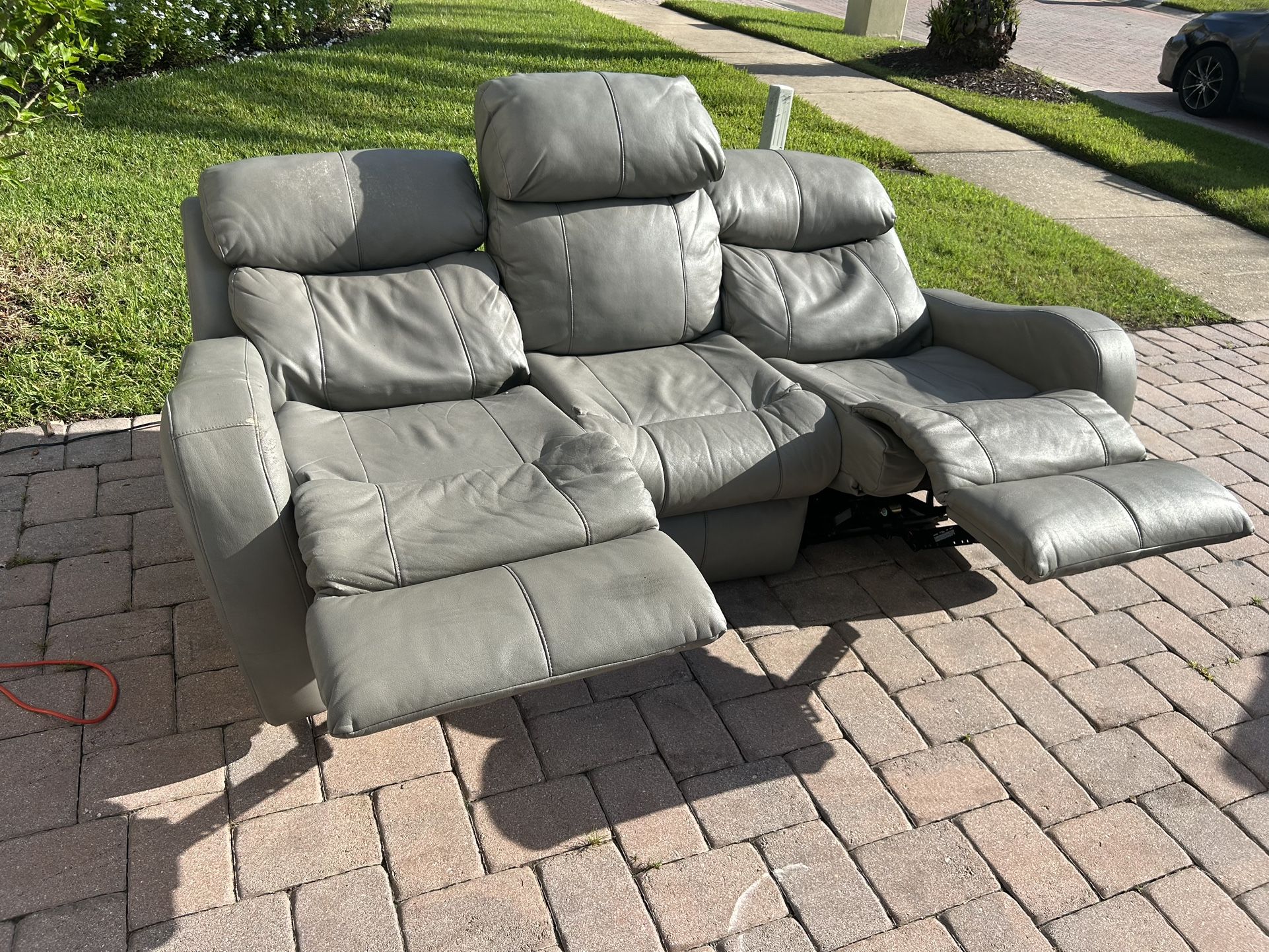๐๏ธ **Ultimate Comfort Awaits! Stunning Grey Leather Electric Recliner Sofa for Only $299.99!** ๐๏ธ