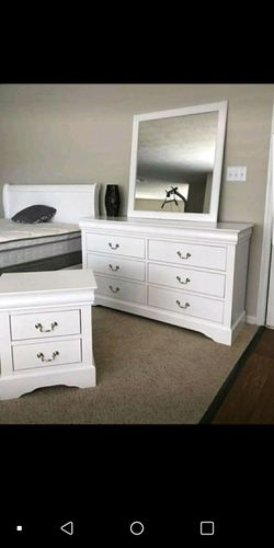 New 4pc. White queen Bedroom set