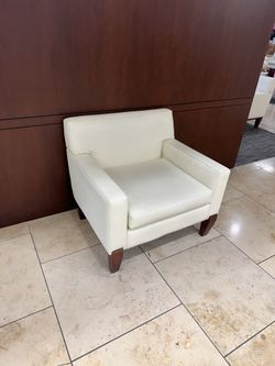 LOUNGE CHAIRS LOBBY WAITING ROOM AREA