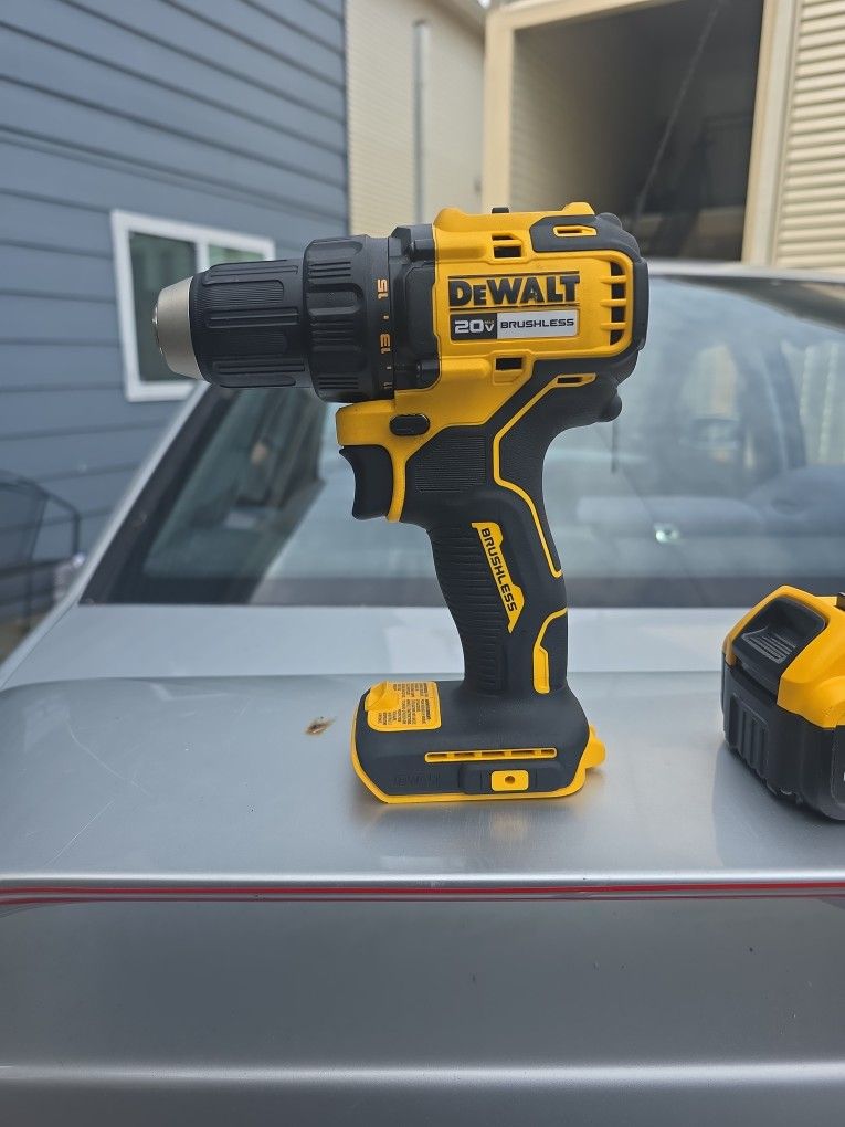 Dewalt drill end battery