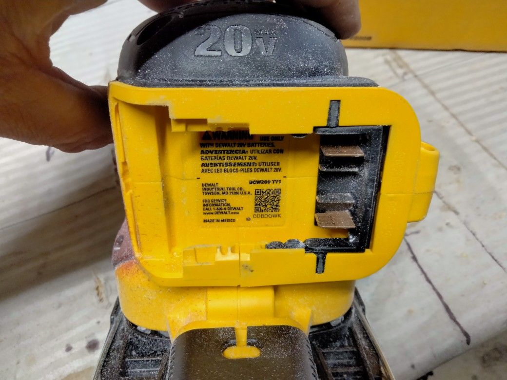 DeWalt Dcw200b Sander