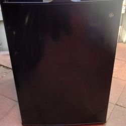 GE Black Mini Fridge With Tiny Freezer Works Great Clean Inside Used Dorm Bedroom Studio RV Apartment Man Cave