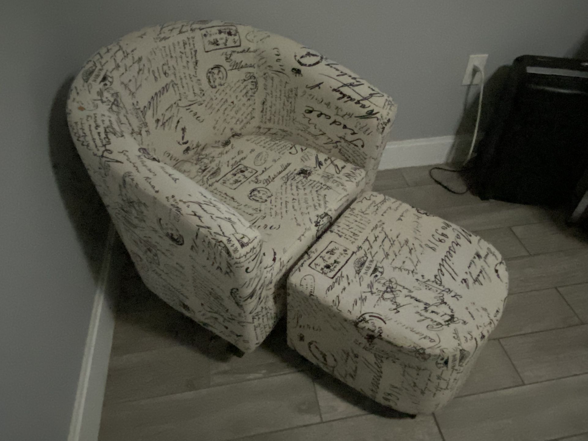 U Shaped Comfy Chair With Ottoman