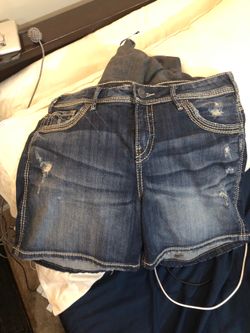 Silver tap shorts size 31