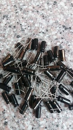 CAPACITOR S / 100uf 10v 105*c FM (M) CE